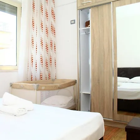 Apartel Sea View 1 *